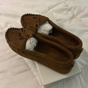 Minnetonka’s size 9! Excellent condition!